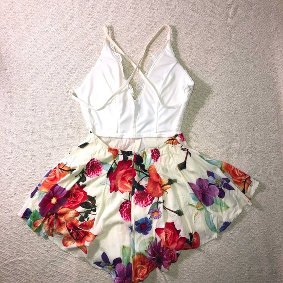 Tuscan Summer Playsuit - Picture 2 of 3